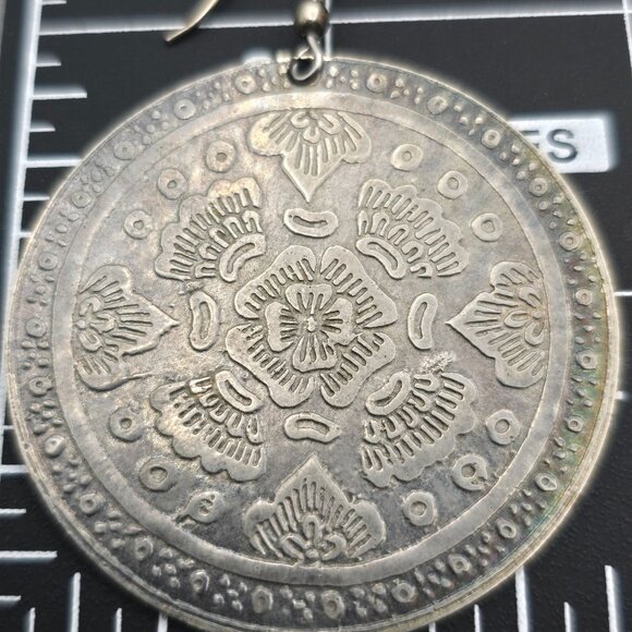 VTG Bohemian Round Drop Earrings 2.5" Silver Tone Etched Floral Mandala Design - Picture 5 of 7